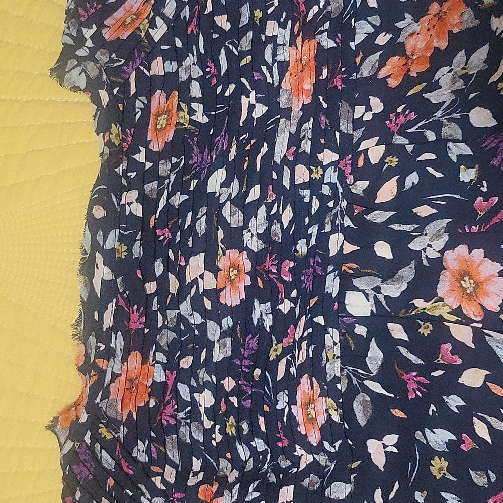NWT Floral Blouse - Picture 4 of 4